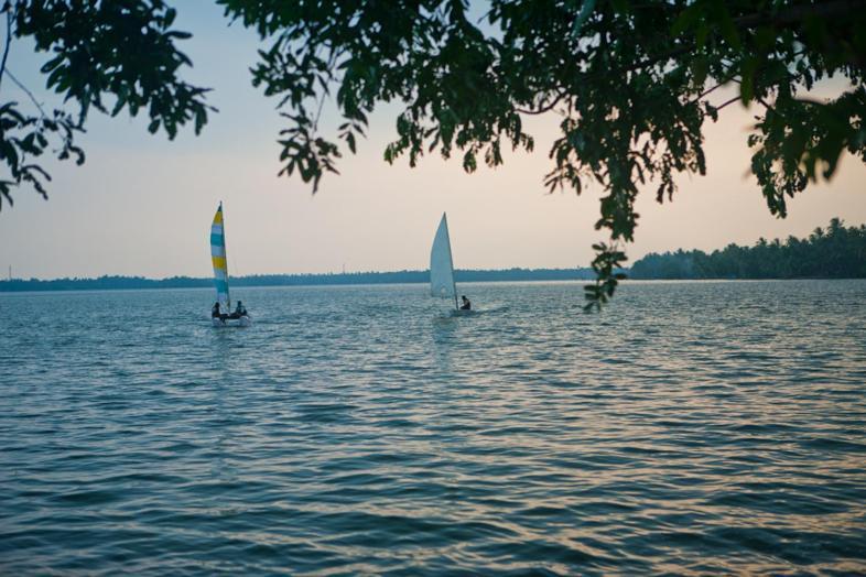 Olam On The Lake Hotel Kochi Eksteriør billede